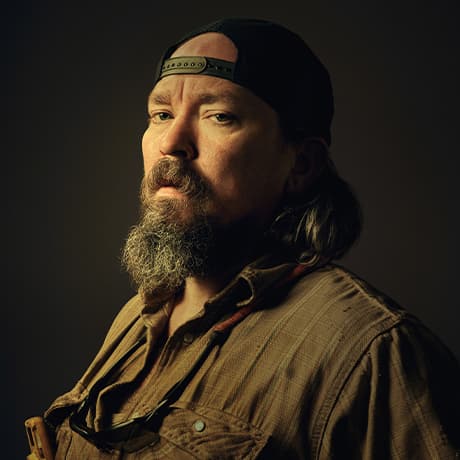 James Jordan as Dale Bradley