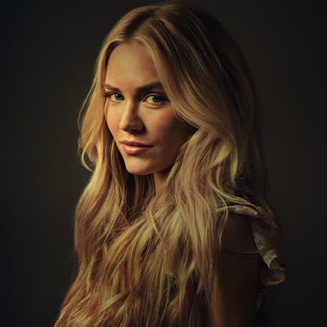 Michelle Randolph as Ainsley Norris