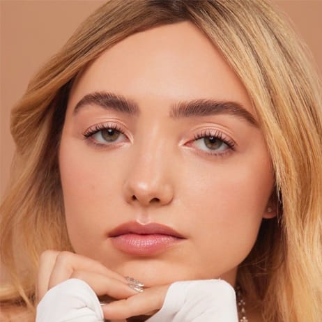 Peyton List as Maddie Nears