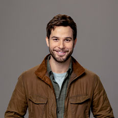 Skylar Astin